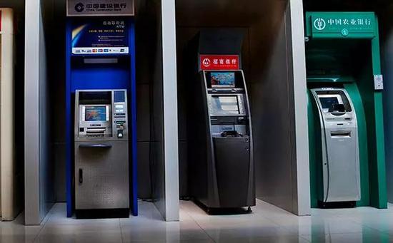 ATM跨行取现 多家银行手续费上调至4元
